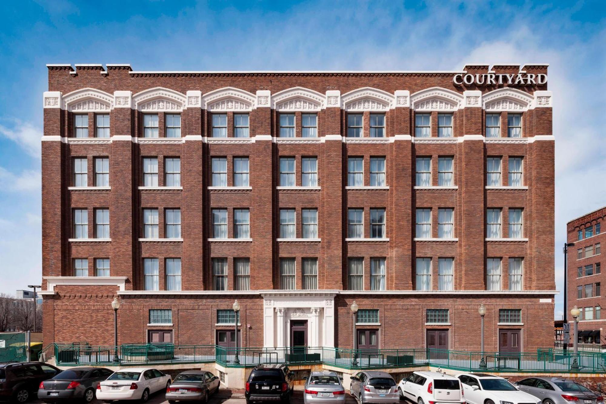 Courtyard Omaha Downtown/Old Market Area Hotel Exterior photo